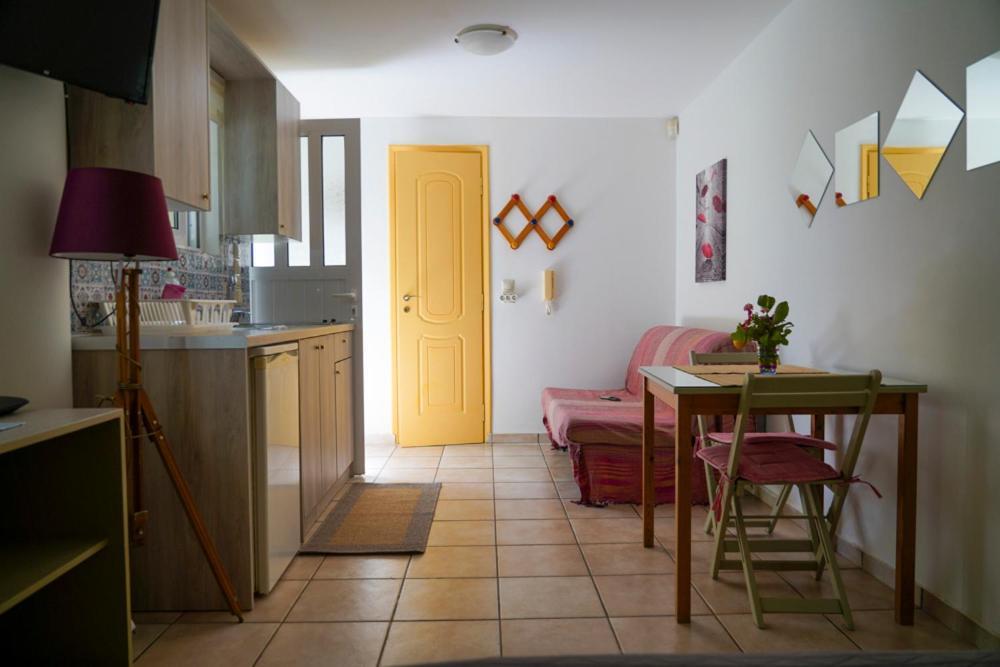 Cosy Guest House With Private Yard Saronida Eksteriør billede