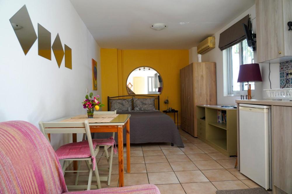 Cosy Guest House With Private Yard Saronida Eksteriør billede